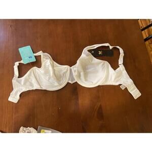 Wacoal Underwire Bra 65115 – 34DD – Soft White – NWT